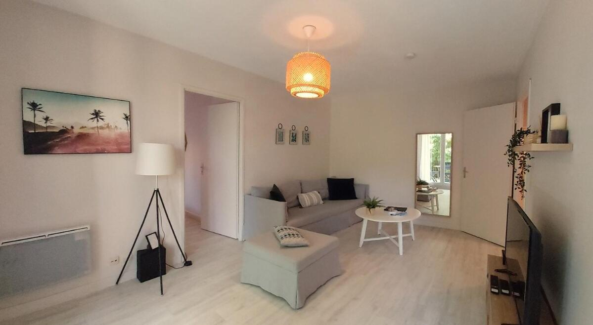Les Capitouls - Avec Entree Autonome, Jardin, Parking Prive & Sa Piscine ! -